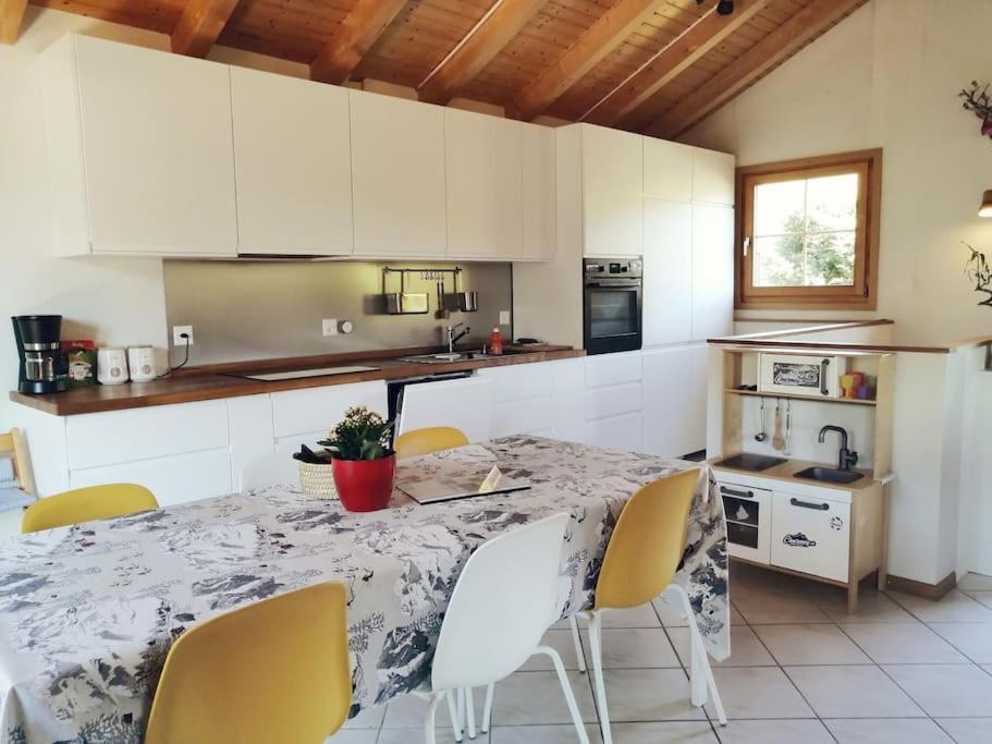 Confortable Chalet Avec Magnifique Vue En Gruyere. Charmey Bagian luar foto